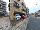 住宅街の建物外観