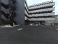 モダンで広がりのある建物