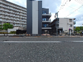 閑静な住宅地の建物前