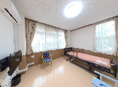 明るい個室の居室  
