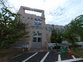 広々とした建物の玄関