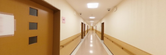 施設内の広い廊下