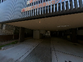 街路に面した建物外観  