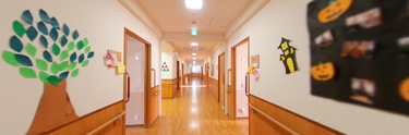 介護施設内部の廊下