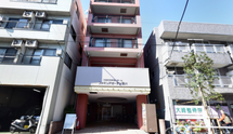 街中の明るい介護施設