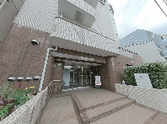 スタッフ募集中の施設外観