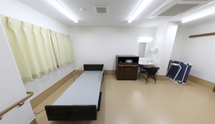 介護施設内の居室と浴室