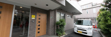 介護施設のエントランス外観