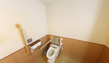 手すり付き介護用トイレ
