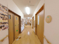 手すりのある廊下