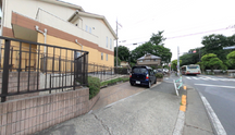 清潔感のある介護施設外観