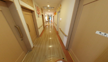 介護施設の明るい廊下