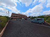 静かな周辺の建物