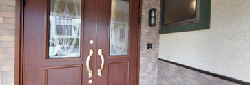 施設外観とエントランス