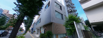 都市型介護施設の外観と周辺