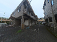 建物の外観と周辺の道路