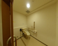 介護施設のトイレと洗面台