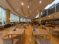 ゆったりした食堂スペース