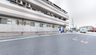介護施設の外観と近隣風景