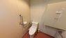 ケア施設のトイレの内部
