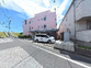介護施設外観と通勤風景