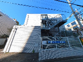 道路沿いの建物外観  