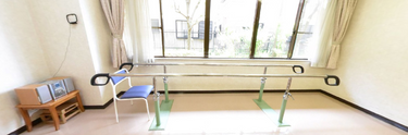 明るく快適なケア施設内部