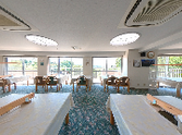 居心地のよい広々とした食堂