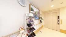 介護施設のエントランスと受付