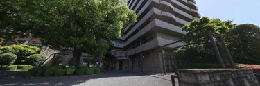都会の快適な介護施設外観