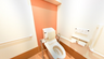 介護施設のゆとりあるトイレ空間