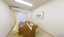 会議や面接に適した部屋の内部
