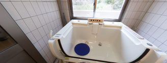 介護施設の浴室と機器