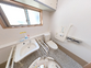 手すり付きのトイレ空間