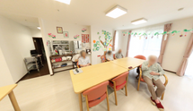 居心地の良い共有リビングです