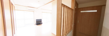 介護施設内の居室と廊下