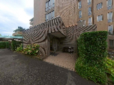 入口のある建物外観