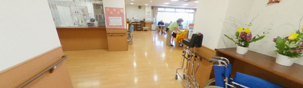 広々とした介護施設の内部