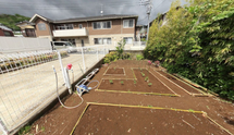 介護施設の外観と園庭