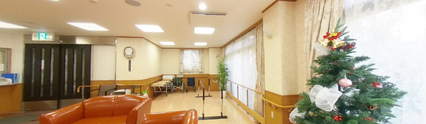 明るく清潔な介護施設の共有空間