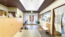 介護施設の入口と受付