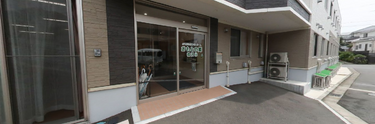 ケア施設の正面入り口