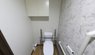 手すり完備のトイレ空間