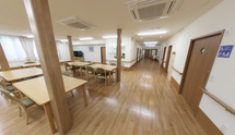 介護施設の広々とした廊下