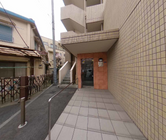 介護施設のエントランスと外観