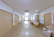 活気ある共有リビング現場