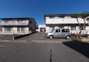 広々とした施設外観