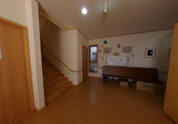 広々とした受付エリア