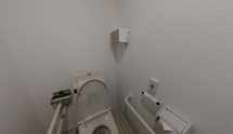 職員使用の施設トイレ内部
