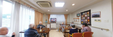 明るい居住空間でのふれあい